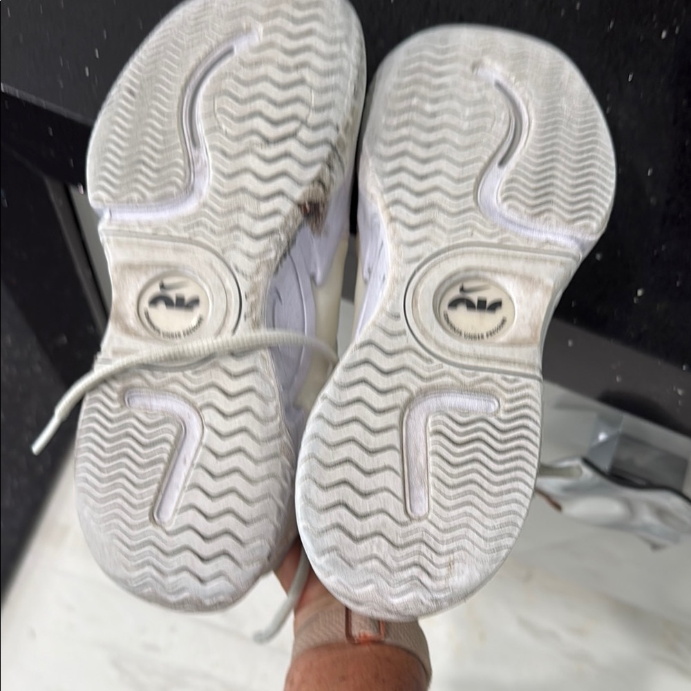 Nike Naomi Osaka 6.5 tennis pickleball White and Black Sneakers shoes - Picture 5 of 6